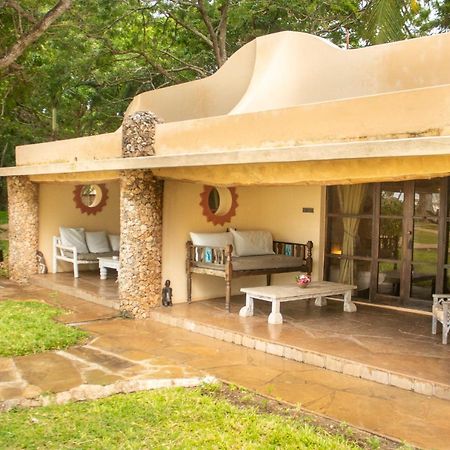 Eleven Pearl Boutique Hotel & Spa Diani Beach Esterno foto