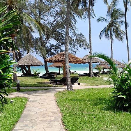 Eleven Pearl Boutique Hotel & Spa Diani Beach Esterno foto