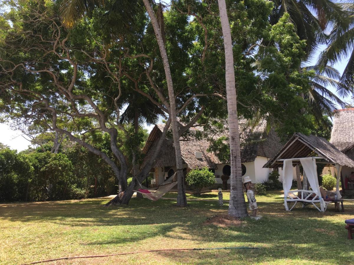 Eleven Pearl Boutique Hotel & Spa Diani Beach Esterno foto