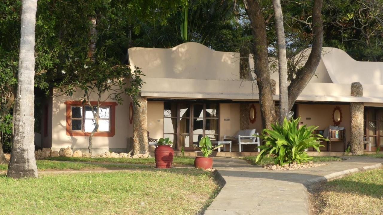 Eleven Pearl Boutique Hotel & Spa Diani Beach Esterno foto