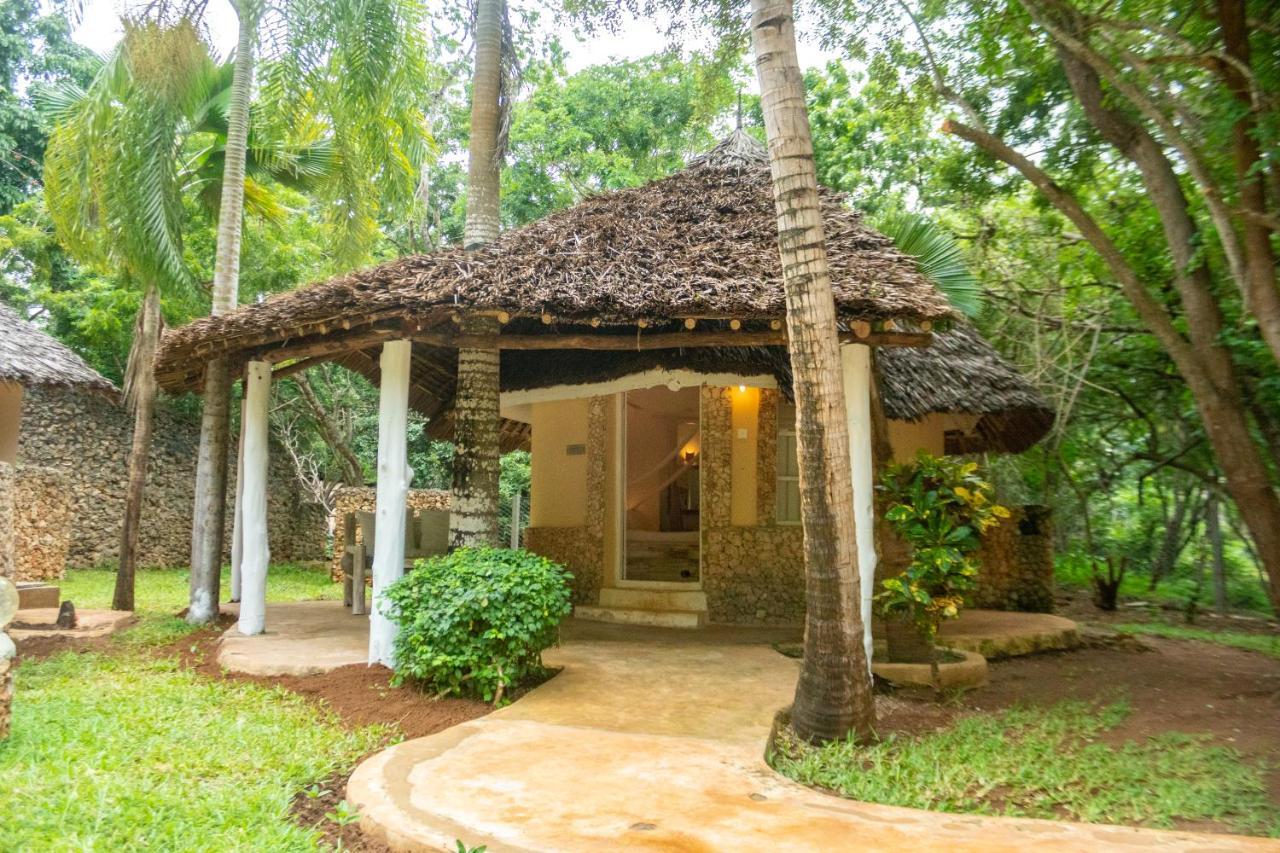 Eleven Pearl Boutique Hotel & Spa Diani Beach Esterno foto