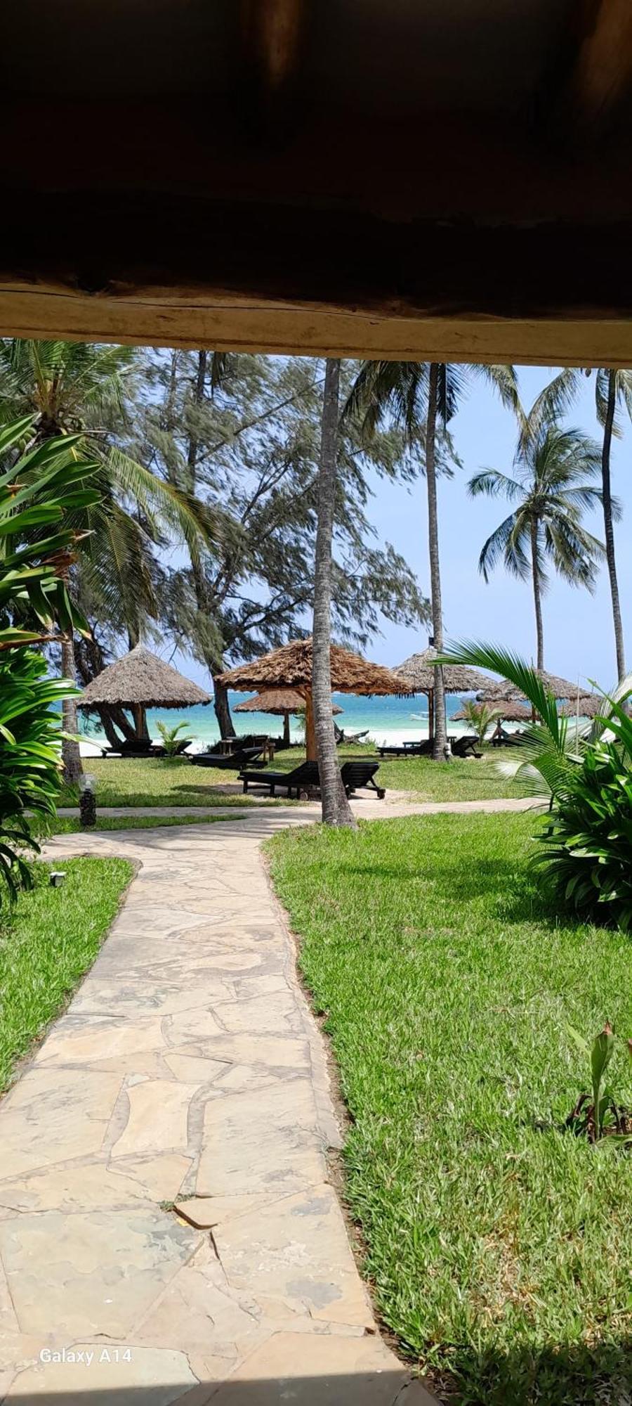 Eleven Pearl Boutique Hotel & Spa Diani Beach Esterno foto